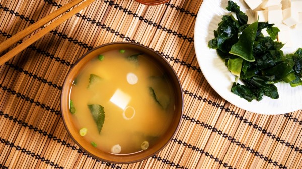 海带豆腐汤能起到很好的降脂降压作用。