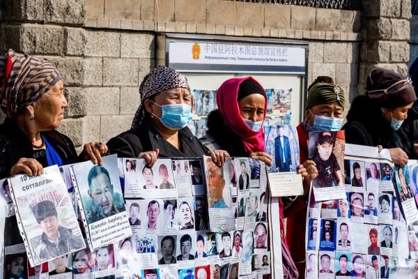 2021年3月9日 中国驻阿拉木图领馆前抗议亲人在新疆失踪或被关押2