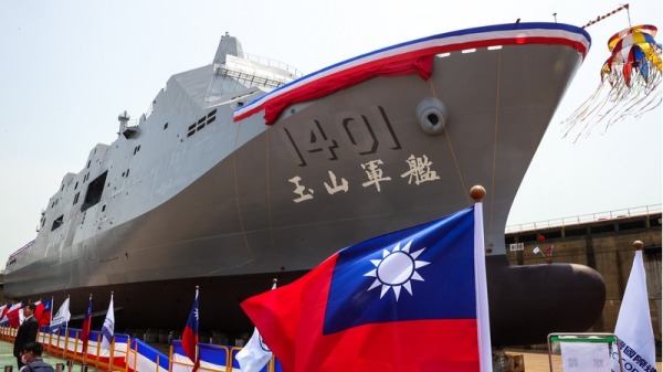中華民國海軍「新型兩棲船塢運輸艦」下水，且命名「玉山艦」。蔡英文總統致詞時表示，該艦除了是首艘萬噸級兩棲運輸艦以外，更為國艦國造另一個里程碑。