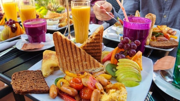 长期不吃早餐会导致结石、肥胖、早衰、心血管疾病等严重损害健康。