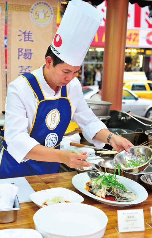 羅子昭參加「第四屆世界中國菜廚技大賽」，一舉奪得當屆粵菜金獎。