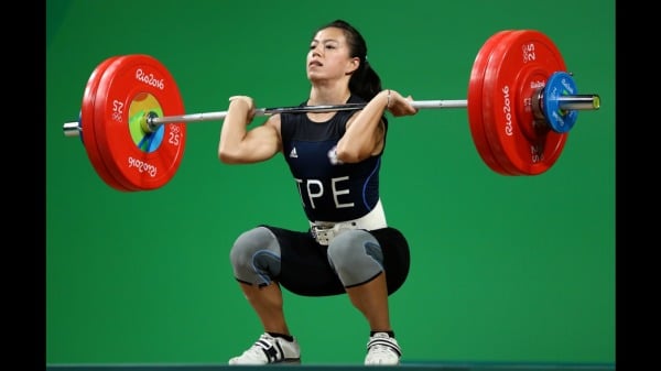 “举重女神”郭婞淳19日在亚洲举重锦标赛女子59公斤级勇夺三面金牌，顺利取得2021年东京奥运的门票。