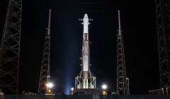 史上首次：SpaceX回收火箭载人飞往空间站(图)