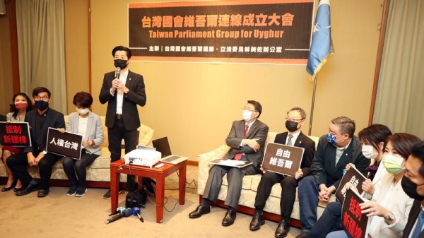 “台湾国会维吾尔连线”成立，而世界维吾尔代表大会对此表达感谢，并强调“自由民主国家有义务说实话”，抵挡民主跟人权倒退之逆流。