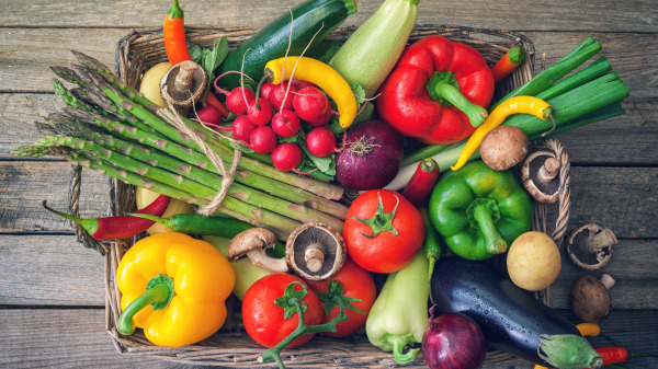 常吃新鲜蔬菜，补充各类膳食纤维，对肝脏健康有很大好处。