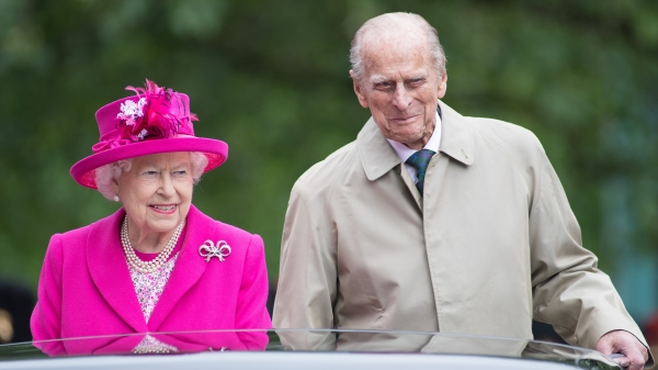 相爱相伴73年来，无论出国访问、出席国际会议、纪念活动，菲利普亲王总会在每个重要时刻陪伴女王，成为女王的重要支柱