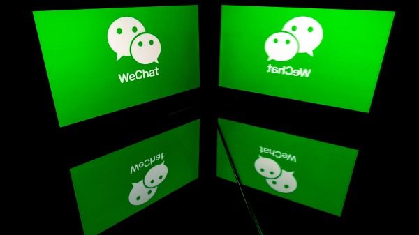 堪培拉网络安全和情报公司一份报告认为，自从香港实施“港区国安法”之后，WeChat（微信）在香港的服务器受到“港区国安法”管辖，这些信息难免会流向北京当局手中。