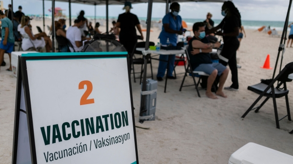 美國佛羅里達州南部海灘上的一個COVID-19病毒疫苗接種中心