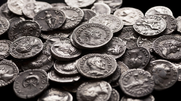 英国发现公元四世纪 两万枚古罗马钱币(16:9)