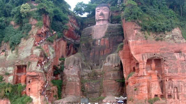 四川省乐山市的嘉州凌云寺大弥勒石像，又称为乐山大佛、凌云大佛。