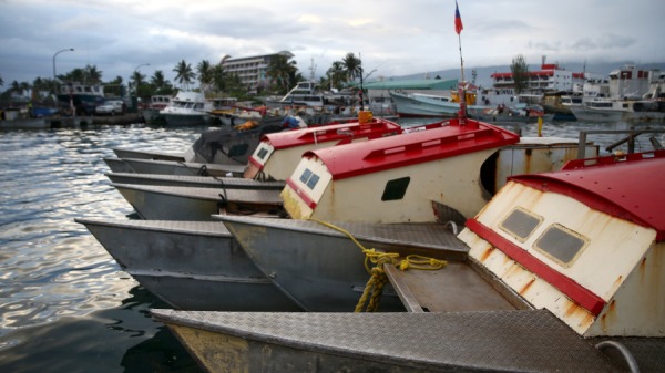渔船停泊萨摩亚目前最大港口阿皮亚