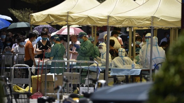 5月21日，广州涉疫区进行核酸检测（图片来源：微博）