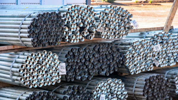 钢铁厂生产出来的成品钢管