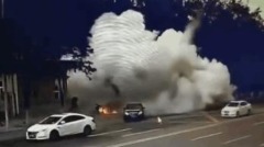 让领导先走辽宁阜新政府前大爆炸有人炸飞(视频图)