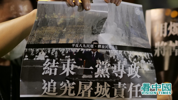 2020年6月4日，香港市民自發前往維園悼念六四。
