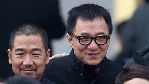 香港演員成龍與中國演員張國立，出席在人民大會堂舉行的政治協商會議。
