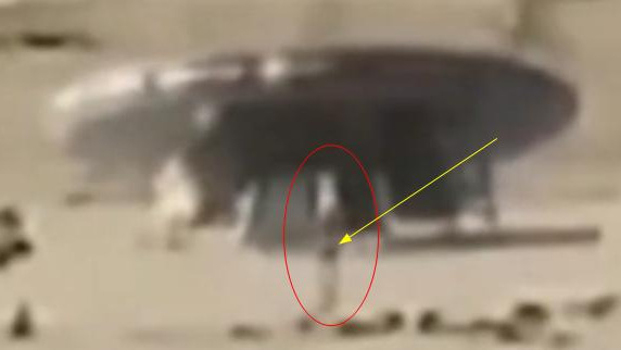 視頻拍攝到的阿拉伯沙漠中的不明飛行物（UFO）