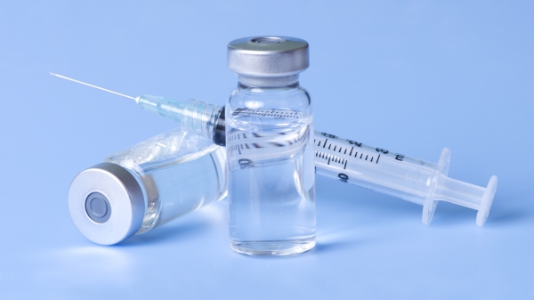 全球各地屢傳接種COVID-19疫苗後出現不良副作用，圖為COVID-19疫苗示意圖。