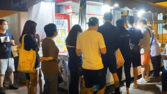 对抗中共打压市民抢购《苹果日报》(组图)