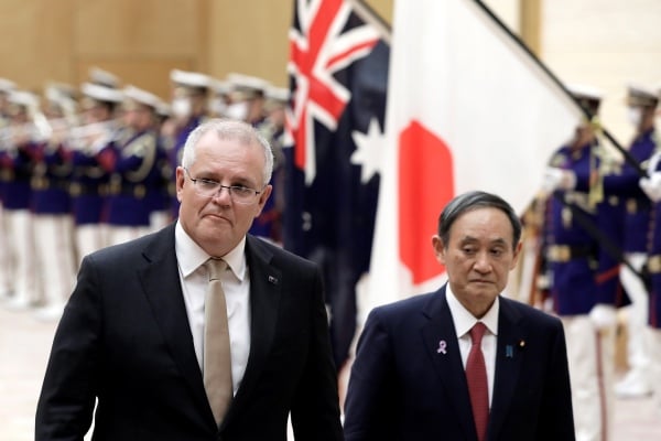 澳大利亚总理斯科特·莫里森（左）和日本首相菅义伟