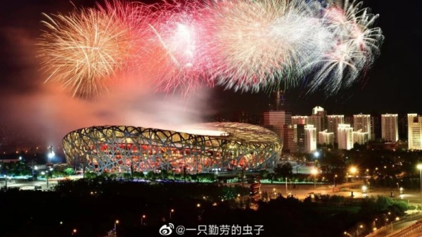 原定6月29日在北京舉辦的百年黨慶大型文藝演出，「因故」提前一天在28日舉行。（圖片來源：微博）