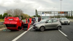 神秘富二代留學生開30萬跑車撞死教授(圖)