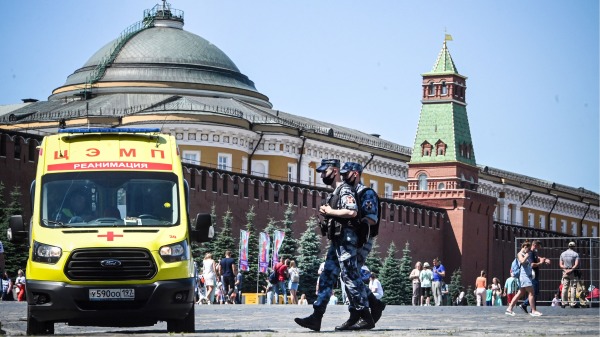 俄罗斯警察和国民警卫队军人在莫斯科市中心红场