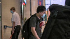 七一夜晚市民刺伤警察后自杀(图)