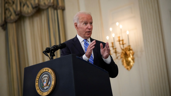 拜登（Biden）在華盛頓特區白宮談論COVID-19大流行期間美國的經濟復甦