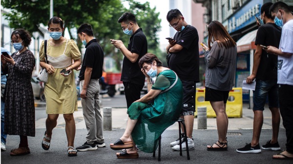 排队等待接种的人们 （图片来源： Getty Images）