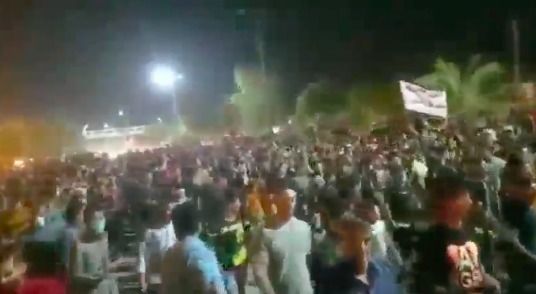 伊朗民众游行抗议缺水