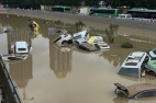 郑州水灾中细思极恐的两张照片(组图)