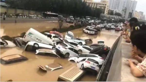 鄭州京廣路隧道被洪水灌滿，網傳死亡人數驚人（圖片來源：視頻截圖）