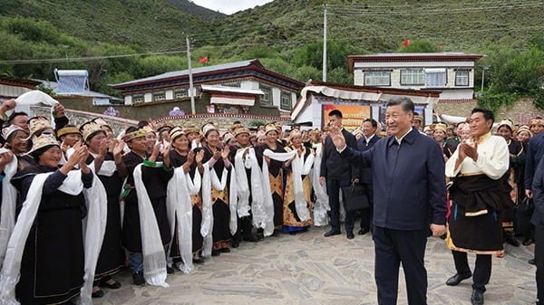 7月下旬習近平訪問西藏進行實力秀。