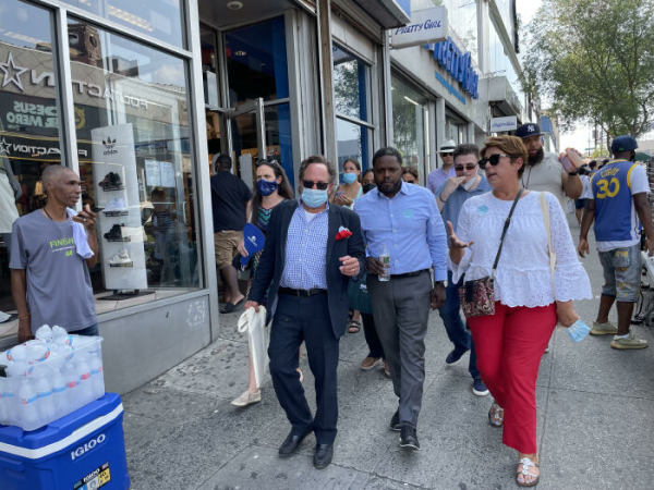 紐約市小企業局專員喬內爾．道瑞斯及社區領袖走訪小企業