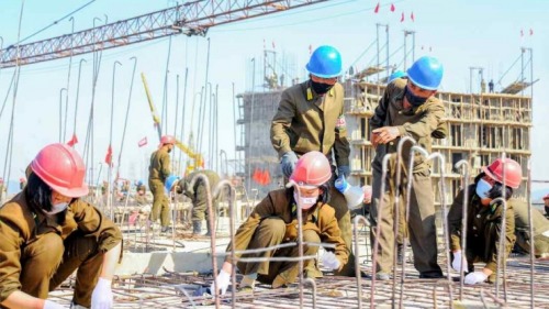 5月12日，朝鮮官媒報導了平壤市萬戶住宅建設現場