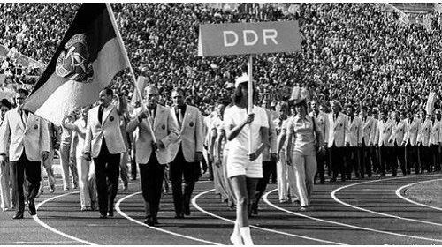 前东德代表团在奥运会开幕式上 