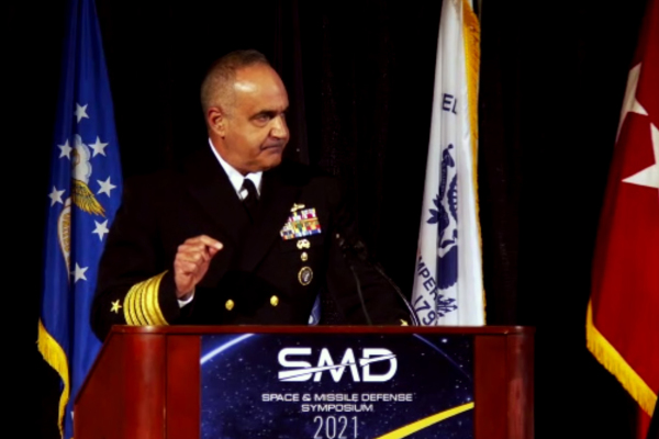 2021年8月12日，美国战略司令部司令、海军上将查尔斯・理查德 （Charles A. Richard）在阿拉巴马州亨茨维尔（Huntsville）举行的“空间与导弹防御研讨会”上发表讲话。 