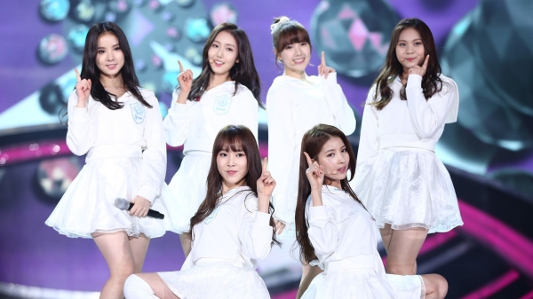SBS电视台举办歌唱比赛，EXID、VIXX、IU、Wonder Girls、Twice、LOVELYZ、SHINee、GFriend 出席 12 月 28 日在韩国首尔举行的盛大活动, 2015。