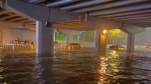 北京海淀区8月16日晚暴雨，一对夫妇开车经过桥下溺毙。（图片来源：微博）
