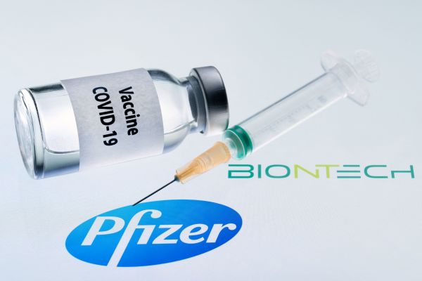 辉瑞公司与biontech合作研制和生产的抗新冠病毒Covid-19的疫苗是市场上的主要疫苗产品之一。（图片来源：JOEL SAGET/Getty Images）