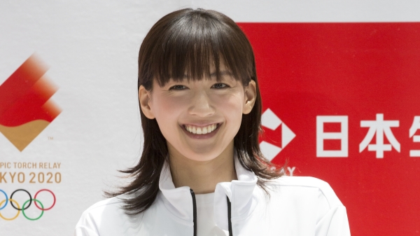绫濑遥于2019 年 6 月 17 日在日本东京出席在 Kitte Marunouchi 举行的日本生命奥运火炬接力新闻发布会。