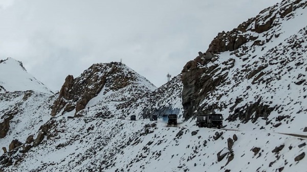 去年6月17日印藏边境的昌拉高山口公路。