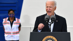 推COVID加强针拜登撕毁亲科学承诺(图)