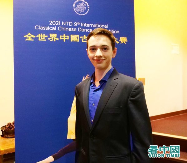 2021年「第九屆新唐人電視台全世界中國古典舞大賽」，獲得少年組金獎的凱旋（Adam Parker）。（看中國/安子琪 攝影）